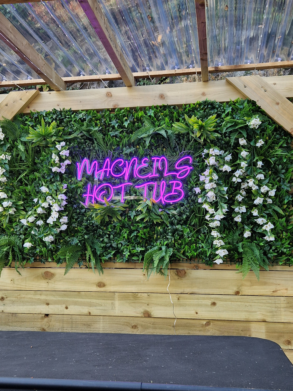 Artificial green wall panel with variegated foliage and white trailing bougainvillea 100x100 cm