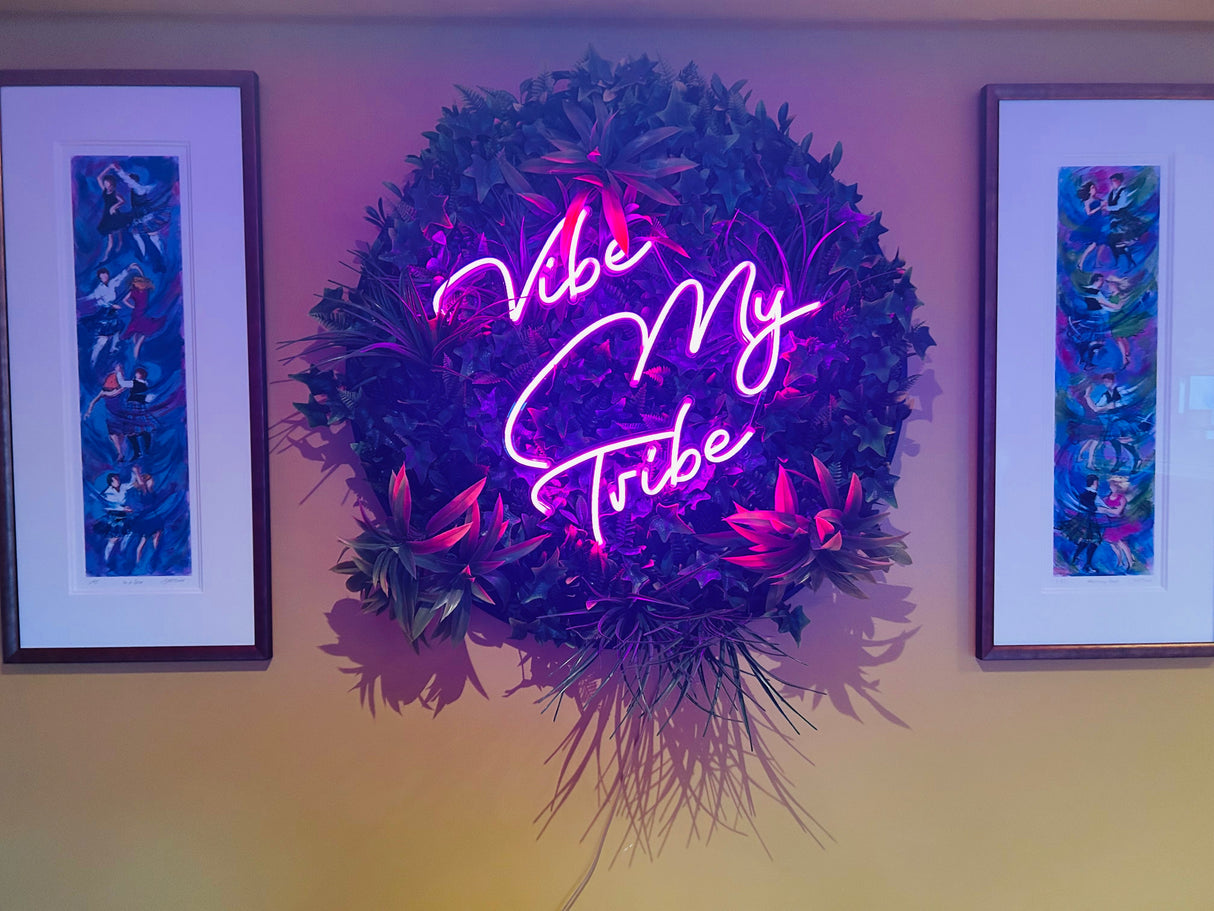 Artificial outdoor green foliage wall circular art panel 80 cm black aluminium