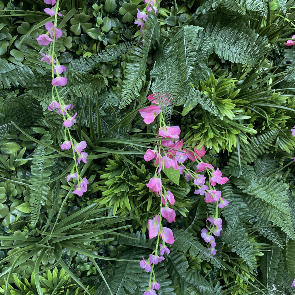 Artificial green wall panel with variegated foliage and pink trailing sweet peas 100x100 cm