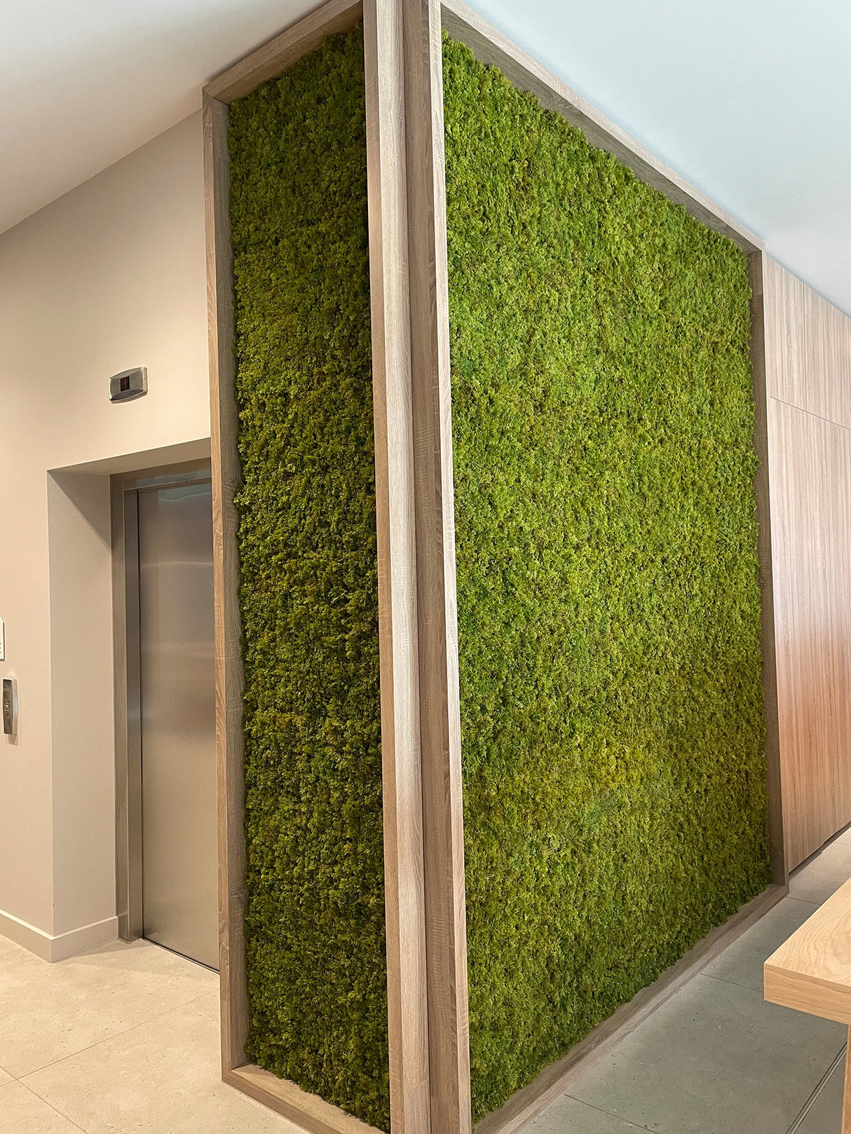 Artificial mixed green light olive and dark reindeer FR moss panel - 100X 100cm