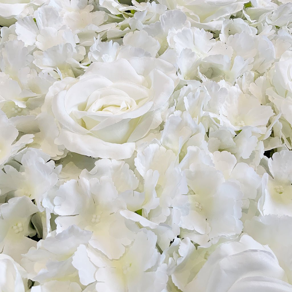 White flower mat, 40x60 cm, close-up white floral petals and roses