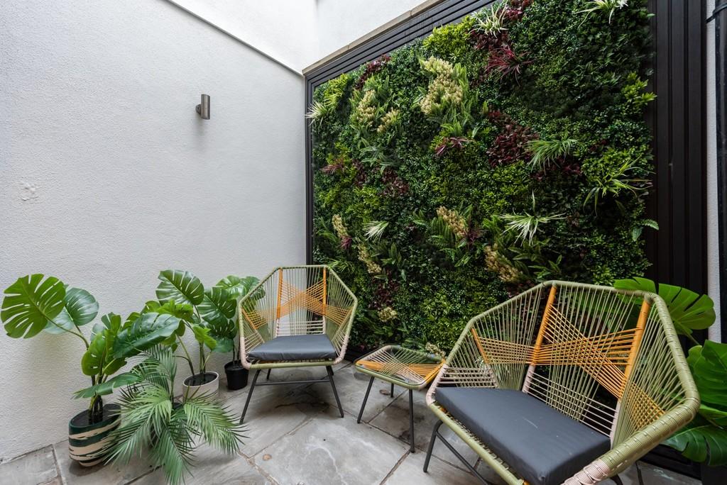 Combo green walls