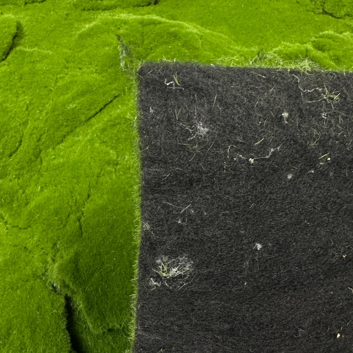 Artificial green flat-lumpy moss panel 1m x 2m