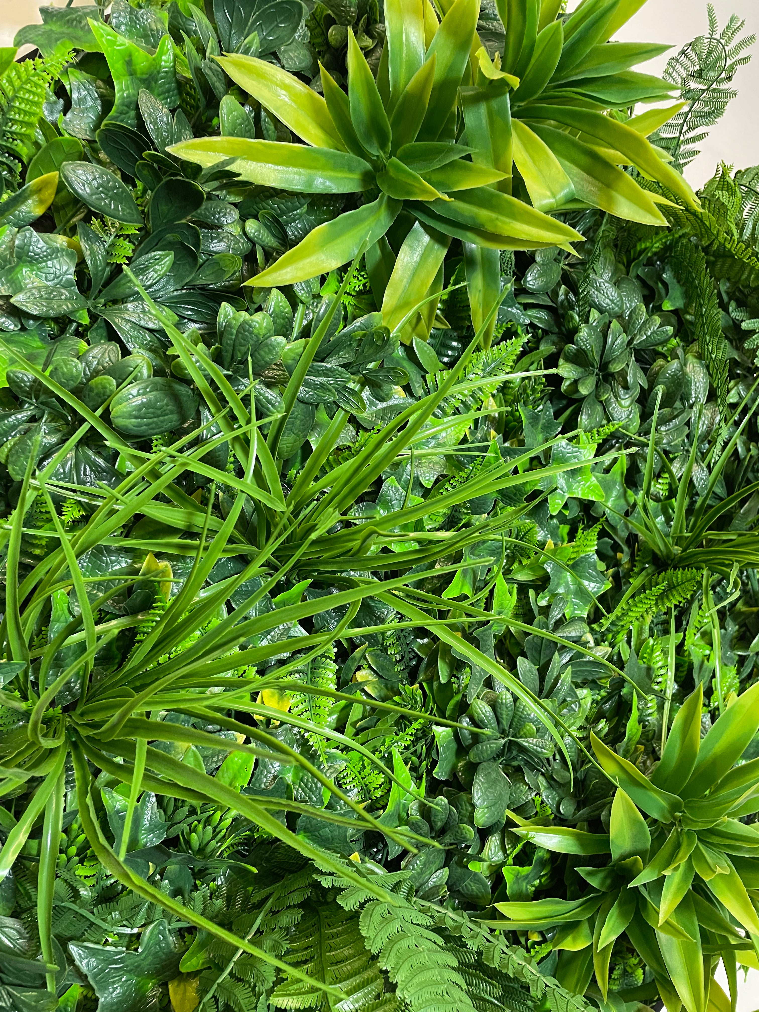 Artificial green foliage circular wall panel with layered leaf texture
