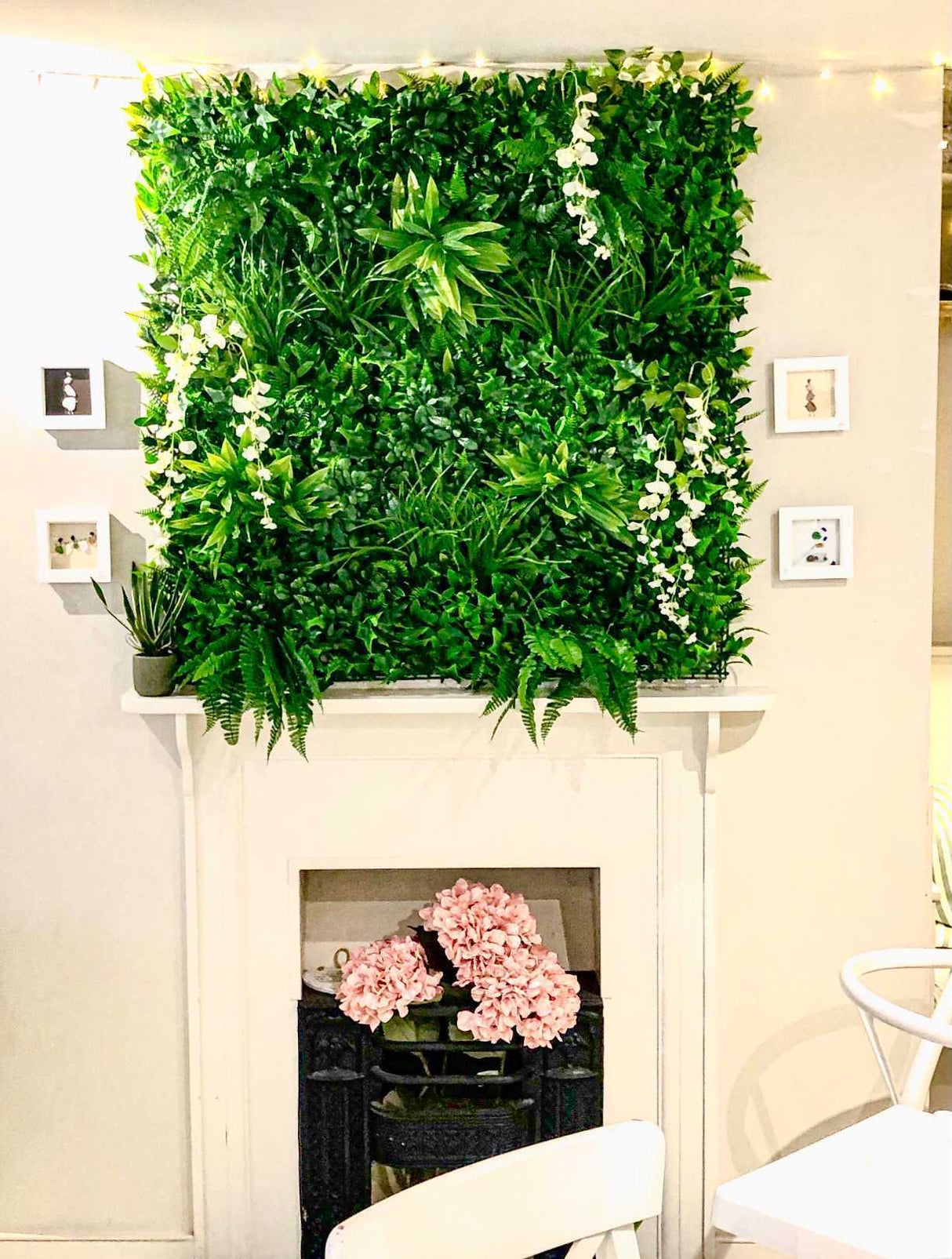 Artificial green wall panel with variegated foliage and white trailing sweet peas 100x100 cm